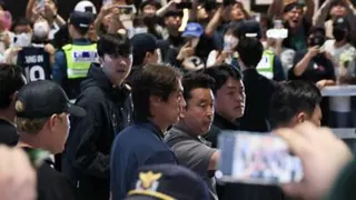Former South Korea's head coach Hong Myung-bo meet by fans as he arrives at airport