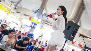 小贩中心夜变音乐舞台 “空姐歌手”胡秀惠惊喜现身
