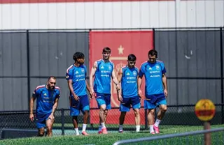 Fabián Ruiz (centre) on the Chattanooga training pitch with his Spain teammates