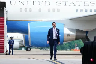 美国副总统万斯周三在弗吉尼亚州弗吉尼亚海滩的奥西阿纳海军航空站接受媒体采访时说，除非迫不得已，否则美国不会与伊朗重返全面作战状态。 （路透社）