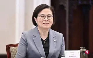 涉职场霸凌被停职的台湾行政院政务委员兼经贸总谈判代表杨珍妮星期三（7月1日）起被免职。 （自由时报）