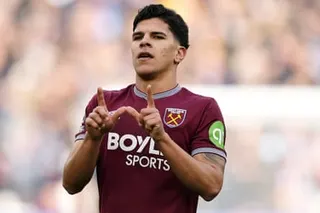Mateus Fernandes in action for West Ham.