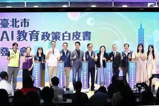 台北市長蔣萬安（左六）上午到北一女出席「台北市AI教育政策白皮書發布會暨AI教育...