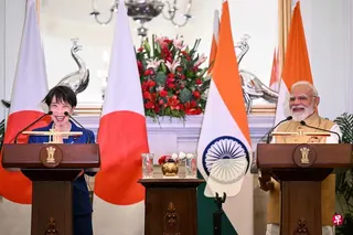 7月2日，日本首相高市早苗（左）与印度总理莫迪于新德里海德拉巴宫会晤后举行联合新闻发布会。 （法新社）