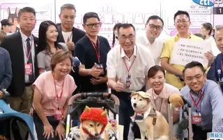國民黨新北市長參選人李四川5日現身「2026展昭台北寵物用品展」，再推寵物政見。（圖／中天新聞）