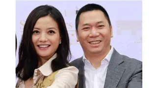 中國女星趙薇，與其前夫黃有龍。取自趙薇微博