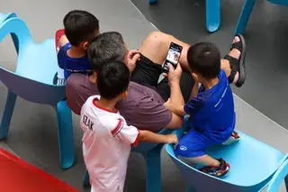 M1 shares 5G infrastructure with StarHub through Antina, their network-sharing joint venture, which gives both operators access to shared 5G-SA capacity even as they compete for retail customers.
