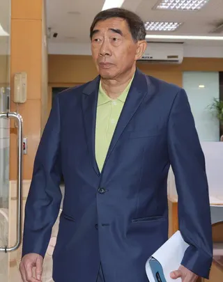 台北地檢署偵辦長榮海運內線交易案，檢方命張國華1億2千萬交保、限制出境出海與住居...
