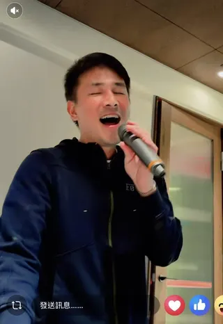 傅子純生前對老婆唱情歌。圖／摘自臉書