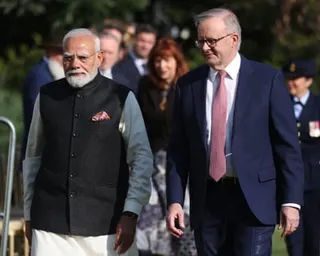 Australian Prime Minister Anthony Albanese (R) walks with Indian Prime Minister Narendra Modi