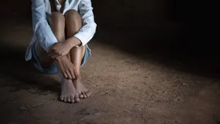 无视年龄纵欲两分钟 汽车销售员强奸未成年少女被判监打鞭
