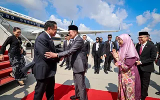 Thailand’s Prime Minister Anutin Charnvirakul (Left) arrived in Malaysia today for a two-day official visit at the invitation of Prime Minister Datuk Seri Anwar Ibrahim. — BERNAMA