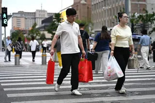 消费者价格与生产者价格之间的背离，表明中国制造商持续面临投入成本上升的压力，但企业仍难以将成本有效转嫁至终端消费者。（法新社档案照）