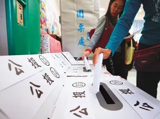 隨著公投提案時間逼近，國民黨、民眾黨下周二將壓線提出「重啟核能」、「安樂死」公投...