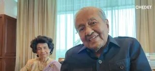 Former prime minister expresses gratitude for the prayers, messages and greeting cards received from well-wishers across the country. – Source: Dr Mahathir Mohamad Facebook