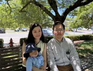 台灣人Martin（右）和妻子Emily（左）移居美國工作並生子，他們受訪表示，...