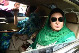 Rosmah Mansor (right) leaves a court complex in Putrajaya, Malaysia, in 2023. Photo: AFP