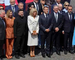 Starmer, Macron and Zelenskyy among other dignitaries stand for a group photo