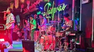 An earlier picture of a band performing on stage at Rong Beer Na Lat Phrao