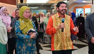 Siti Asiah Ahmad (left) has been appointed as the country’s 10th Chief Statistician, effective today, replacing Datuk Seri Dr Mohd Uzir Mahidin (right) retired after 36 years in public service. - FILE pic
