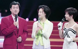周麟（左）曾是紅極一時的中視主持人、右為李琇媛。圖／聯合報系資料照