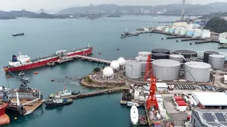 国际能源署估计，中国6月动用约4100万桶原油库存，是历来规模最大的单月去库存之一。（法新社档案照）