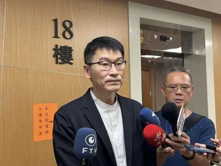陸委會副主委梁文傑回應黃國昌指他「在上海喝到醉倒在飯店大廳」，稱「就當作是倒楣被...