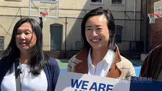 舊金山市議員陳詩敏角逐國會，獲得前聯邦眾議院議長裴洛西背書。圖為陳詩敏（右）7月1日參加集會活動。中央社記者張欣瑜舊金山攝　115年7月17日