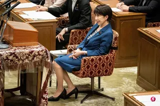 7月15日，日本首相高市早苗在东京国会出席国会两院举行的基本国策委员会联席会议。 （法新社）