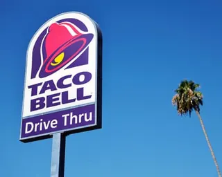 A Taco Bell sign