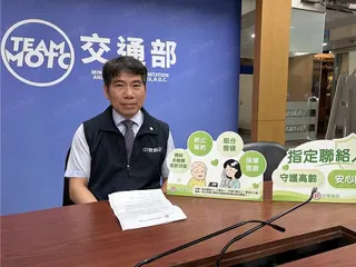 中華郵政副總經理蔡文慶17日說明指定聯絡人服務內容。（蔡明亘攝）