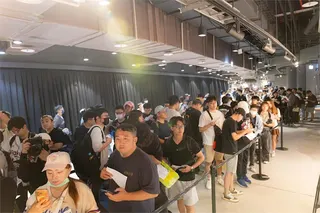啦啦隊／韓籍女神化身冰店老闆娘！開幕1分鐘塞爆300人驚見粉絲衝太快跌倒
