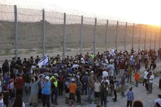 Israeli right-wing activists gather at the border with Gaza on Sunday and attempt to cross over. Photo: dpa