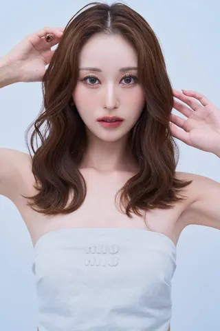 人氣女公關Kiko因為亮眼的外型和曾任職野村證券的特殊背景受到關注。（取材自JU...