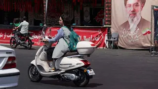 反击美军空袭 伊朗发动导弹攻击