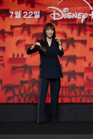 金海娜在剧中饰演顶级女杀手，表现亮眼。（Disney+提供）