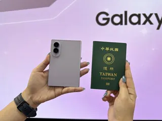 Samsung Galaxy Z Fold8採用全新比例，機身大小和護照差不多。...