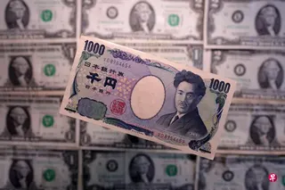 分析人士认为，近期中东局势再度升级，由于日本高度依赖能源进口，市场预期油价上涨将加大日本贸易逆差，投资者因此抛售日元、买入美元。 （路透社）