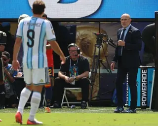 Spain head coach Luis de la Fuente watches action during the World Cup final