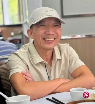 胡志伟6月30日出狱后曾在脸书发布这张面露笑容的照片，并附上一行文字：“平安回家，多谢大家关心！” （胡志伟脸书）