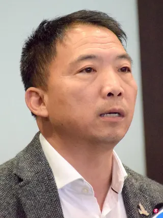 涉“35+”初选案的香港前民主党主席胡志伟抵达英国后在机场被扣留，并将在七天之内被遣返回香港。 （互联网）