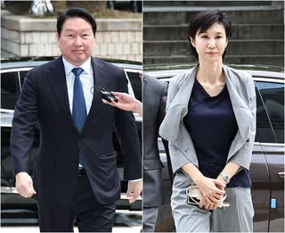 南韓法院24日宣判，SK集團會長崔泰源須向盧素英支付9440億韓元。圖為崔泰源(...