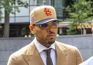 美國R&B歌手克里斯小子（Chris Brown）24日在倫敦出庭應訊，針對他2...