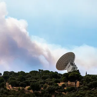 ROBLEDO DE CHAVELA MADRID SPAIN  JULY 24 Smoke from a nearby fire drifts over a NASA antenna on 24 July 2026 in Robledo...