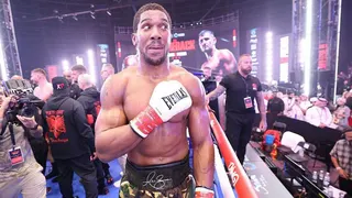 Anthony Joshua pulls a face at the crowd