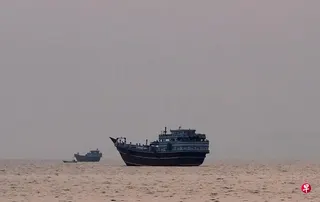 7月21日，从阿曼的穆桑达姆港（Musandam）可见的霍尔木兹海峡上的船只。 （路透社）