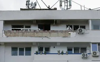 5月29日，一架俄羅斯無人機在羅馬尼亞一棟公寓大樓墜毀並引發火災，致兩人受傷。（...