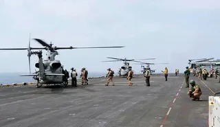 這張26日擷取自美國中央司令部（CENTCOM）25日發布未註明日期影片的畫面顯...