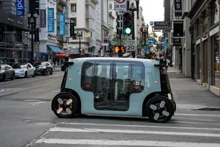 1785362418-zoox-robotaxi-driving-in-las-vegas-nevada