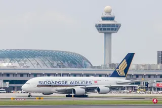 新航说，航空旅行需求保持强劲，但持续高于冲突前水平的燃油价格带来显著成本压力。新航和酷航虽已调整票价和货运费率，仍无法完全抵消燃油价格大涨的影响。 （档案图片）